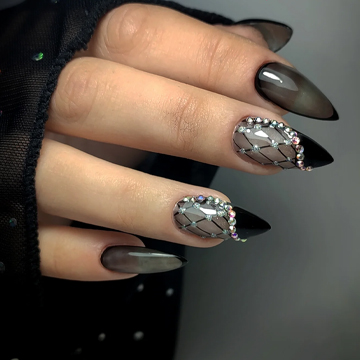 @manthouvoula_nailartist